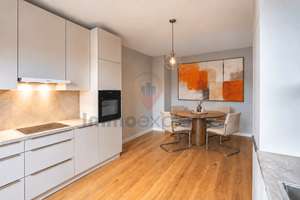 Stilvolle Dachgeschosswohnung-3 Zi-im kernsanierten Altbau – bezugsfertig mit Blick auf Frankfurt