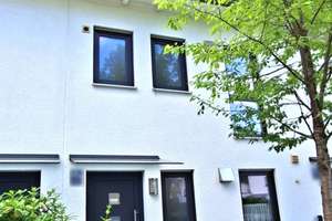 Familienfreundliches 5-Zimmer-Reihenhaus mit Dachterrasse und Hobbyraum – Die vollständige Adresse der Immobilie erhältst du vom Anbieter., 81375 Neuhadern, München – Vorschaubild 1