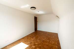 Elegante 4-Zimmer-Dachgeschosswohnung mit Charme – Lichtdurchflutet in Esslingen – Die vollständige Adresse der Immobilie erhältst du vom Anbieter., 73728 Innenstadt, Esslingen am Neckar – Vorschaubild 11