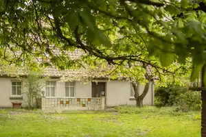 Handwerker-Traum im Grünen: Attraktive DHH mit gemütlichem Grundstück, Scheune und viel Potential – Ostvorpommern (Kreis) – Vorschaubild 1