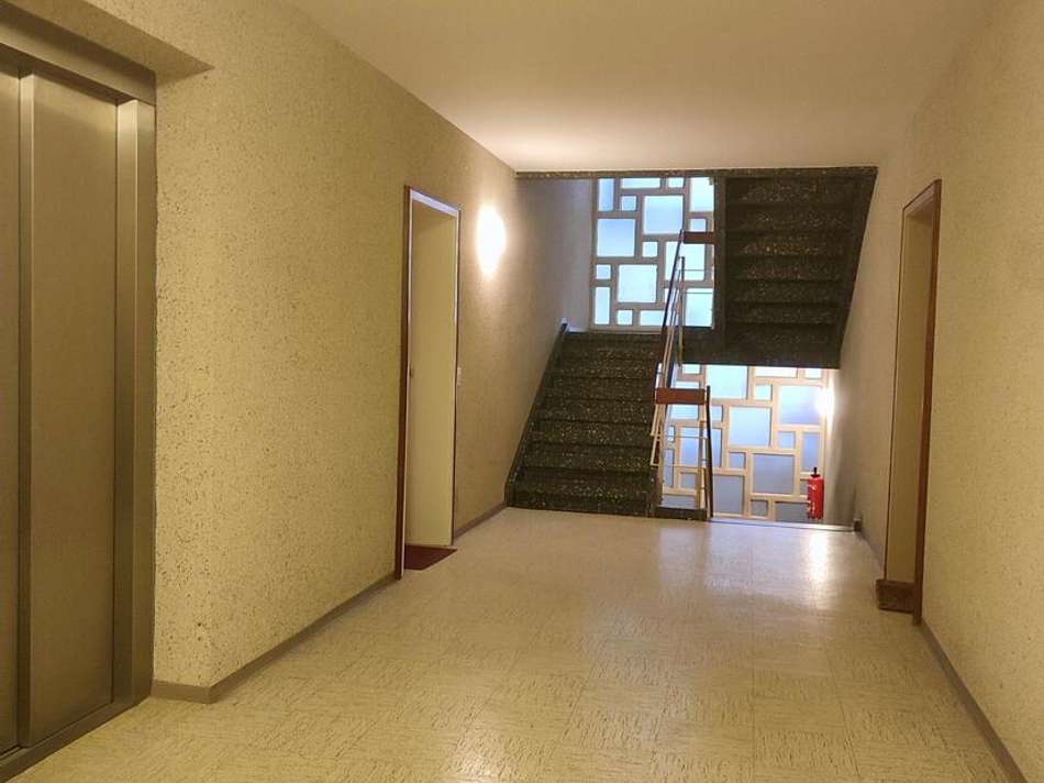 Treppenhaus. Aufzug