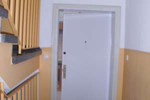 HAUS SUCHT HAUSMEISTER: DU-Altstadt, Helle 2-ZiKüDB + EINBAUKÜCHE , Laubengang als ERSATZ-BALKON  – Ulrichstaße 16, 47057 Altstadt, Duisburg – Vorschaubild 5