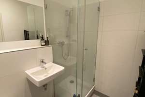 Möblierte 1,5-Zi.-Wohnung in Neukölln – Anmeldung für 2 Personen möglich! – Pflügerstraße 64, 10247 Neukölln (Ortsteil), Berlin – Vorschaubild 2