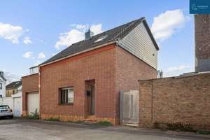 Rheinblick inklusive: Attraktives Stadthaus mit Terrasse in Niehl