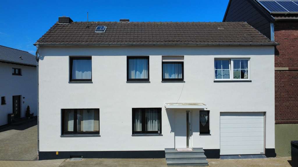 Immobilie in Nörvenich - Umfangreich saniertes Einfamilienhaus mit großem Garten am Ortsrand von Nörvenich-Rommelsheim - Bild 1