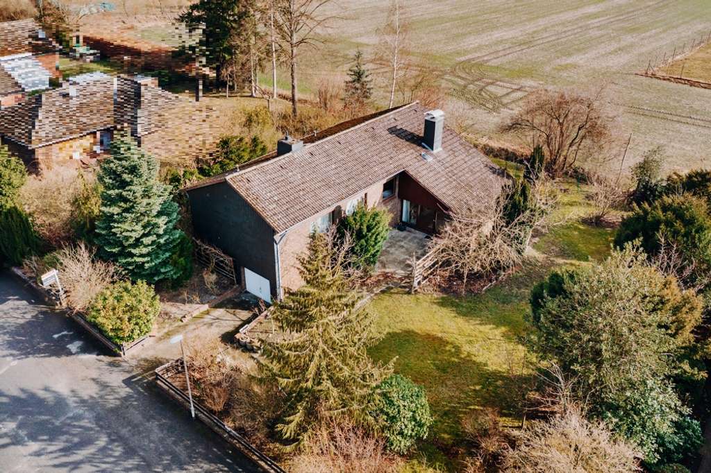 Immobilie in Rullstorf - Großes Grundstück, Feldblick & Kamin – Einfamilienhaus in Scharnebeck - Bild 0