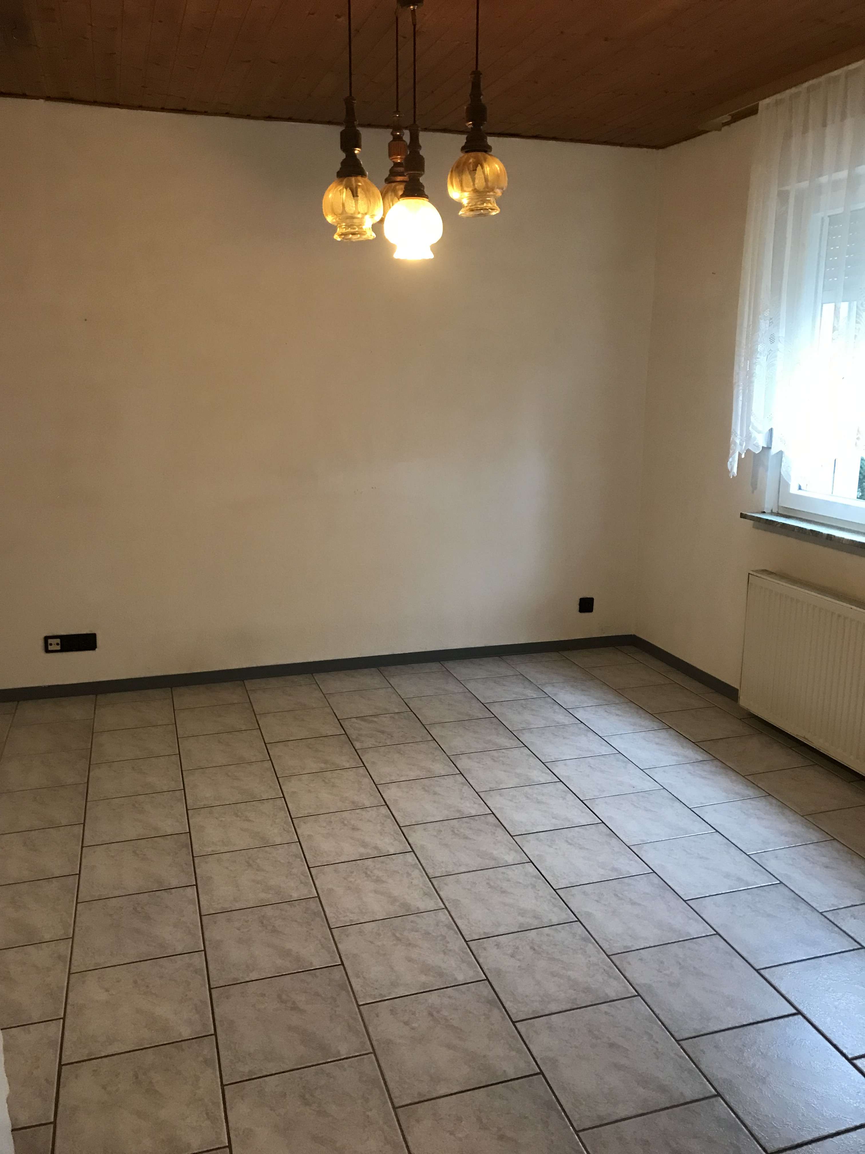 Immobilie in Linz am Rhein - KLEINES EINFAMILIENHAUS MIT GROẞEM GRUNDSTÜCK UND BACHLAUF - Bild 0