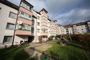 Helle 2-Zimmer-Wohnung mit verglastem Balkon für ältere Bürger