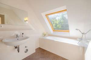 Moderne Maisonettewohnung mit Terrasse und TG-Stellplatz in begehrter Lage (provisionsfrei) – Südallee 99, 40493 Benrath, Düsseldorf – Vorschaubild 18