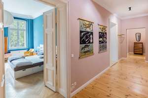 Altbauflair in begehrter Kiezlage: 3-Zimmer-Wohnung nahe Bergmannkiez – Gneisenaustraße  99, 10961 Kreuzberg, Berlin – Vorschaubild 2
