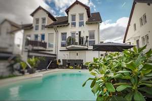 Exklusive Doppelhaushälfte mit 2 Terrassen, Balkon, Pool, Sauna, Whirlpool und Garten – Die vollständige Adresse der Immobilie erhältst du vom Anbieter., 56170 Bendorf – Vorschaubild 45