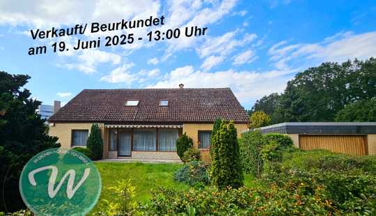 Bild von Großes, solides Einfamilienhaus mit Potential,Fernwärme,Keller,Garagen & Optionen (verkauft)