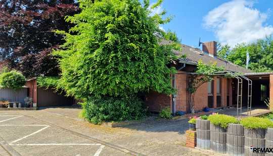 Bild von Großzügige 284m² Gesamtfläche zum Wohlfühlen - Sauna, Kamin, Garage, Carport, Studio