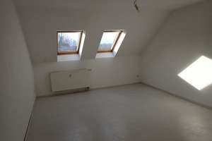Gemütliche DG 3-Zimmer Wohnung mit Laminat und Wannenbad in guter Lage. – Blücherstraße 9, 9126 Lutherviertel, Chemnitz – Vorschaubild 2