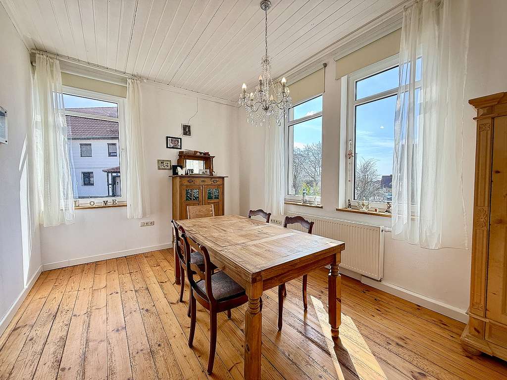 Immobilie in Meeder - Flexibles Raumwunder in Meeder: Gepflegtes 3-Parteienhaus mit Garten und Historie - Bild 4