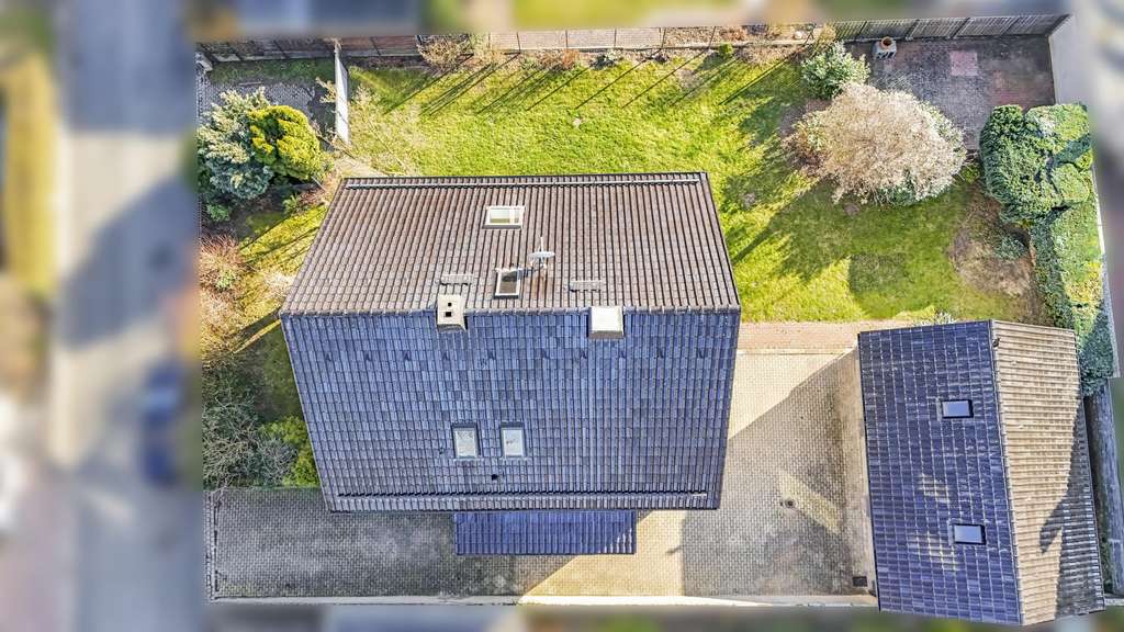 Immobilie in Pattensen - Kapitalanlage in Pattensen - teilmodernisiertes 3 Familienhaus mit 3 Garagen und schönem Grundstück - Bild 4