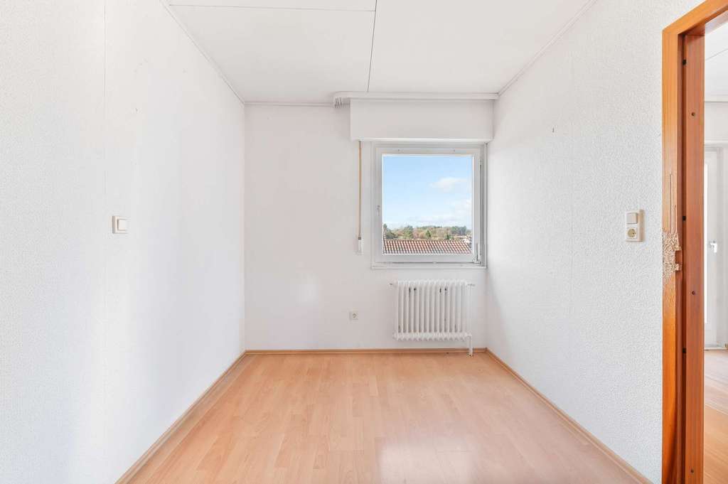 Immobilie in Aidlingen - Einfamilienhaus mit großem Grundstück und viel Potenzial – sanierungsbedürftig - Bild 4