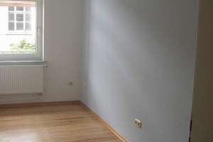 gemütlicher Altbau - mit Balkon - guter Zuschnitt, schöne Ausstattung – Weststraße 26, 99510 Apolda – Vorschaubild 3