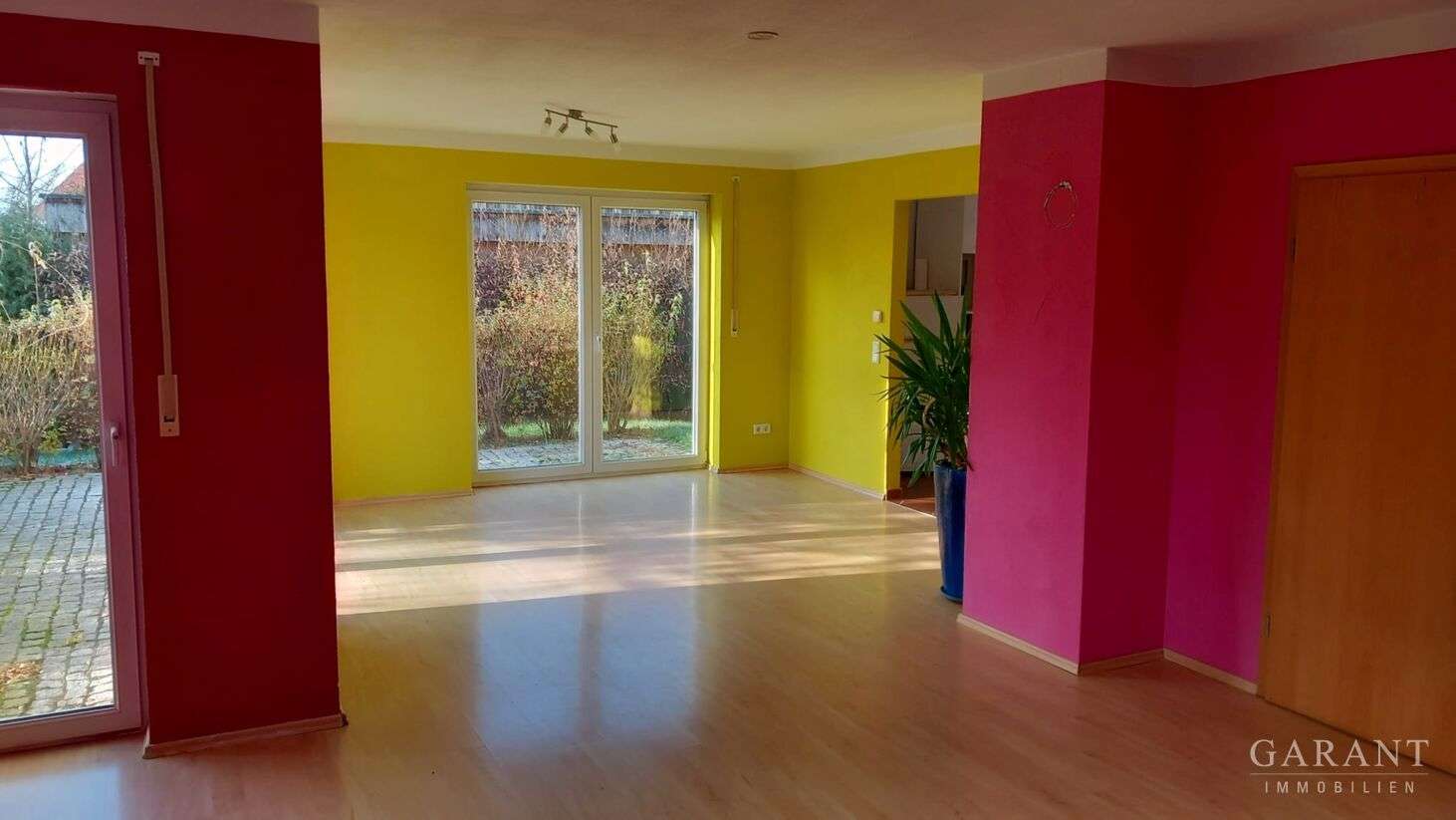 Immobilie in Schönbrunn i.Steigerwald - Haus mit Garten, Garage und Erdwärme für eine nette Familie! - Bild 1