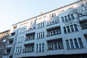 Helle und schön renovierte Wohnung mit großem Balkon, am Rand des Schillerkiezes. – Berlin – Vorschaubild 25