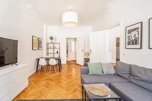 3-Zimmerwohnung in Top Lage: Stuck, Dielenboden und Balkon! Jetzt provisionsfrei und bezugsfertig! – Die vollständige Adresse der Immobilie erhältst du vom Anbieter., 10119 Prenzlauer Berg, Berlin – Vorschaubild 3