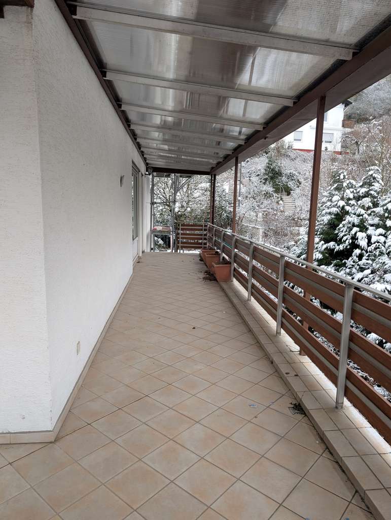 Immobilie in Hahnstätten - Großzügige 6-Zimmer-EG-Wohnung mit Balkon, Gartenzugang & Aar-Blick in ruhiger Sackgasse am Waldrand - Bild 4