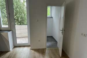 Innenstadt Ost am Westfalenpark: 3,5-Zi.-Wohnung mit Südwestbalkon und Küche! – 44141 Westfalendamm, Dortmund – Vorschaubild 8