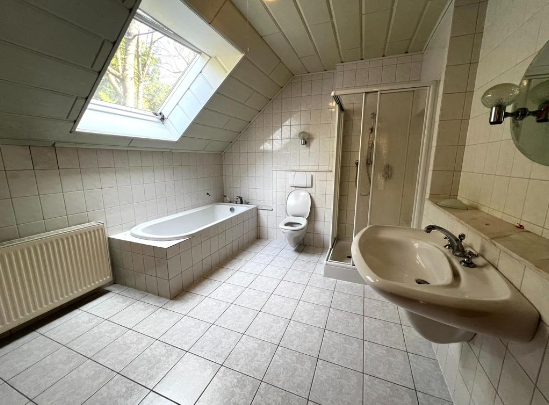 Immobilie in Weilburg - Modernisiertes Einfamilienhaus bis  Zweifamilienhaus  mit  großem Grundstück und Doppelgarage - Bild 1