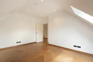 Sonnige, top-ausgestattete DG-Wohnung in kleiner Wohnanlage mit Putzservice – Alte Allee 27, 81245 München – Vorschaubild 8