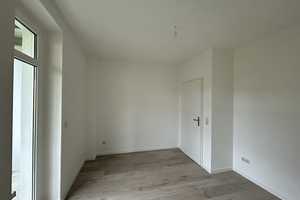 ***Frisch Modernisierte Oase mit Balkon und viel Grün – charmante 3-Raum-Wohnung wartet auf Sie*** – Charlottenstraße 67, 9126 Chemnitz – Vorschaubild 10
