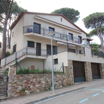 Haus 5 Minuten vom Strand entfernt mit Pool und Garage