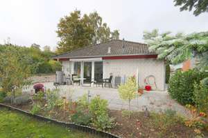 Alles auf einer Ebene!
Bungalow mit ca. 70m² und 2,5 Zimmern auf 609 m² Grundstück – Die vollständige Adresse der Immobilie erhältst du vom Anbieter., 23743 Grömitz – Vorschaubild 1