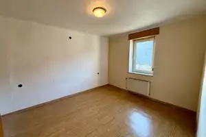 Einfamilienhaus mit Garten und Garage in Mettlach-Saarhölzbach zu verkaufen – Merzig-Wadern (Kreis) – Vorschaubild 8