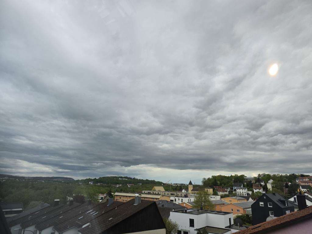 Immobilie in Lappersdorf - großzügige Maisonette-Wohnung mit großem Südbalkon, Garage und Carport - Bild 0