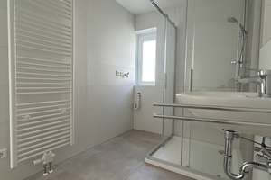Erstbezug - Stilvolle 2 Zimmer-Wohnung im EG mit Nolte-Küche, Süd-Terrasse & Glasfaser – Schwäbische Albstraße 30, 73450 Neresheim – Vorschaubild 4