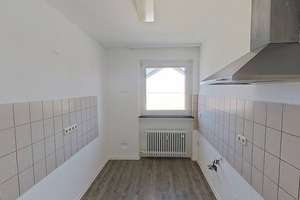 Große 3-Zimmer-Wohnung mit BALKON und viel Lichteinfall – Lahrkampstraße 2, 33104 Schloß Neuhaus, Paderborn – Vorschaubild 8