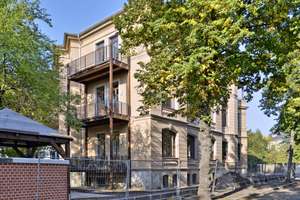 Wunderschöne 2-Zimmer-Wohnung mit Balkon in sanierter Stadtvilla