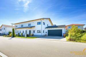 Neuwertige Doppelhaushälfte in Oberschneiding – Baujahr 2019, energieeffizient nach KfW – Die vollständige Adresse der Immobilie erhältst du vom Anbieter., 94363 Oberschneiding – Vorschaubild 2