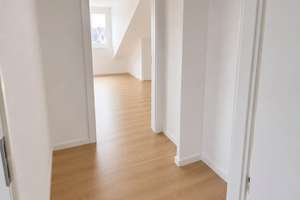 Erstbezug nach Kernsanierung – Lichtdurchflutete 2-Zimmer-Dachgeschosswohnung mit Loftcharakter – Die vollständige Adresse der Immobilie erhältst du vom Anbieter., 51103 Kalk (Ortsteil), Köln – Vorschaubild 2