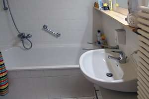 2-Zimmer-Dachgeschoss, wertig, renoviert, stilsicher und gut vermietet – Die vollständige Adresse der Immobilie erhältst du vom Anbieter., 1309 Striesen-Ost, Dresden – Vorschaubild 9
