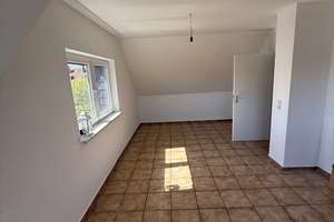  Helle 3-Zimmer-Dachgeschosswohnung (94 m²) – frisch renoviert in Köln-Kalk – Augsburger Strasse 2, 51103 Höhenberg, Köln – Vorschaubild 2