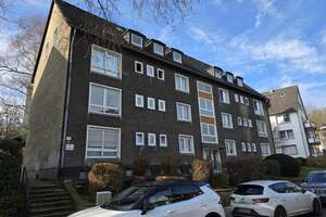 *Dachgeschosswohnung mit Fensterbad* - sofort einziehen und wohlfühlen