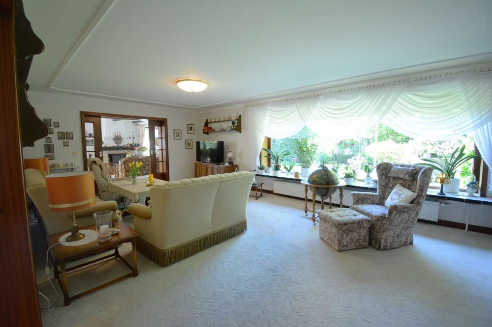 Immobilie in Weddingstedt - Großzügiger Winkelbungalow in ruhiger Wohnlage mit Ausbaureserve und gepflegtem Garten - Bild 3