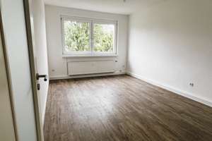 Ihr neues Zuhause auf 60 m² – modernisiert, hell und sofort bezugsfrei + Stellplatz  – Dürerstraße 2-4, 4571 Rötha – Vorschaubild 4