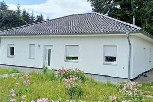 Neuer Bungalow auf 4.654m² Gst. mit Bauoption -3 Zi-EBK+Kamin+Solarvorb.-DG ausbaufäh.-ruhige Lage – Die vollständige Adresse der Immobilie erhältst du vom Anbieter., 29367 Steinhorst – Vorschaubild 1