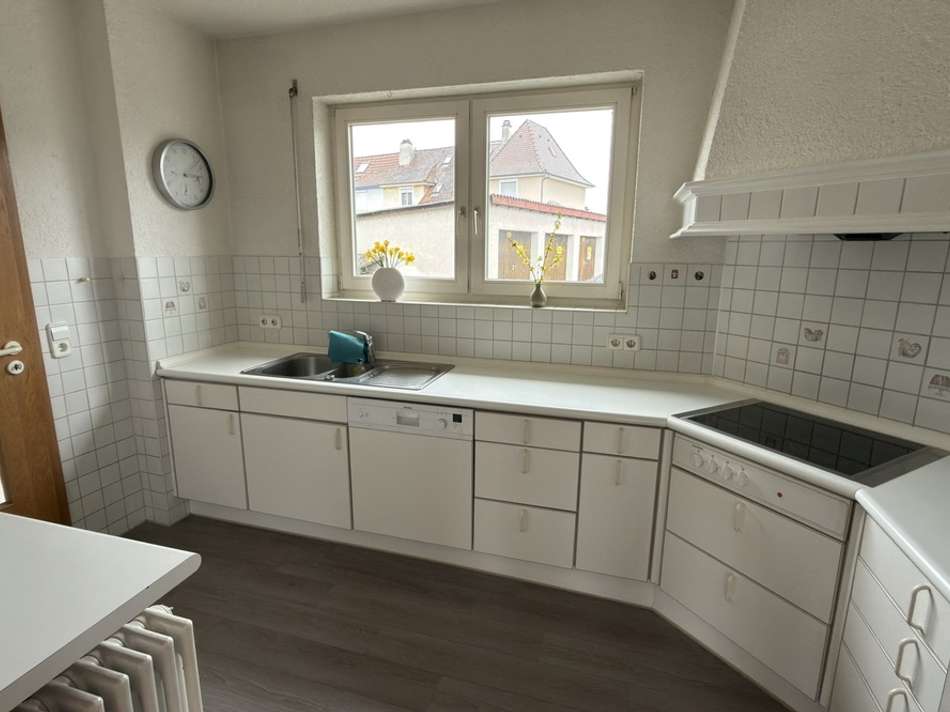 Küche mit Einbaugeräten