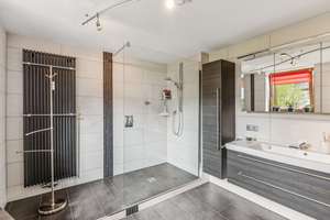 Modernisierte 4 ZKB mit EBK, Balkon & Garage in zentraler Lage am Rosterberg – Die vollständige Adresse der Immobilie erhältst du vom Anbieter., 57074 Siegen, Siegen – Vorschaubild 17
