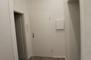 Kernsanierte moderne Single-Wohnung in Wuppertal-Oberbarmen (Küche / Bad teilmöbliert) – Die vollständige Adresse der Immobilie erhältst du vom Anbieter., 42277 Oberbarmen, Wuppertal – Vorschaubild 3