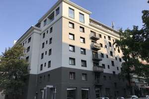 Modernisierte 2-Raum-Wohnung mit Balkon und Einbauküche in Berlin Kudamm