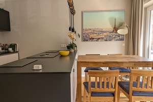 Hochwertige, helle Wohnung mit einem großen Balkon